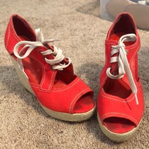 Red tie-up wedge heel